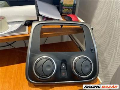 Dacia Sandero II DACIA SANDERO Rádió / CD Keret 682601926r