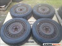  5x114.3 lyukosztású 16" Toyota lemezfelni, rajta 205/55 Maxxis téli gumi 