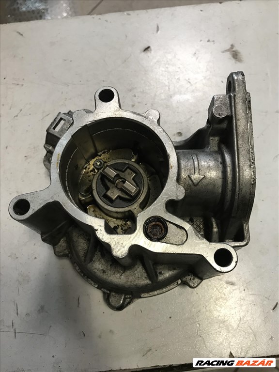 Volkswagen Golf V 2,0 TFSI _ vákuumpumpa 06j145100f 2. kép