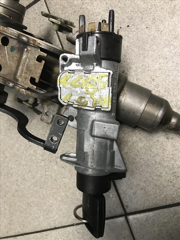 Audi A4 (B5 - 8D) gyújtáskapcsoló + kulcs 2. kép