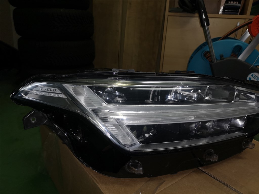 Volvo XC90 fényszóró  89915196 31655715 2. kép
