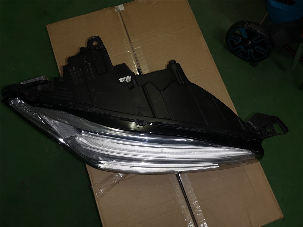 Volvo XC90 fényszóró  89915196 31655715 4. kép