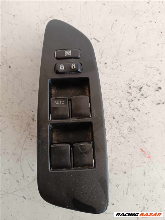 Toyota Auris (E150) bal első ablakemelő kapcsoló 1. kép
