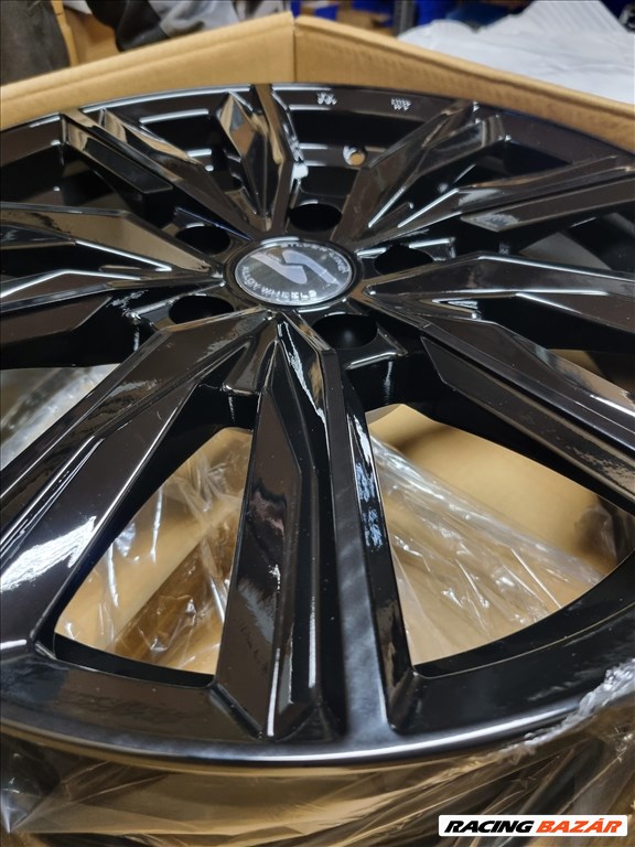  5x112 lyukosztású 7JJ 17" új Silverline alufelni 1. kép