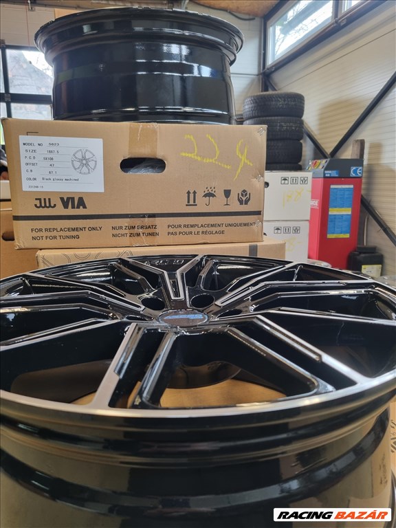  5x112 lyukosztású 8JJ 19" új alufelni 2. kép