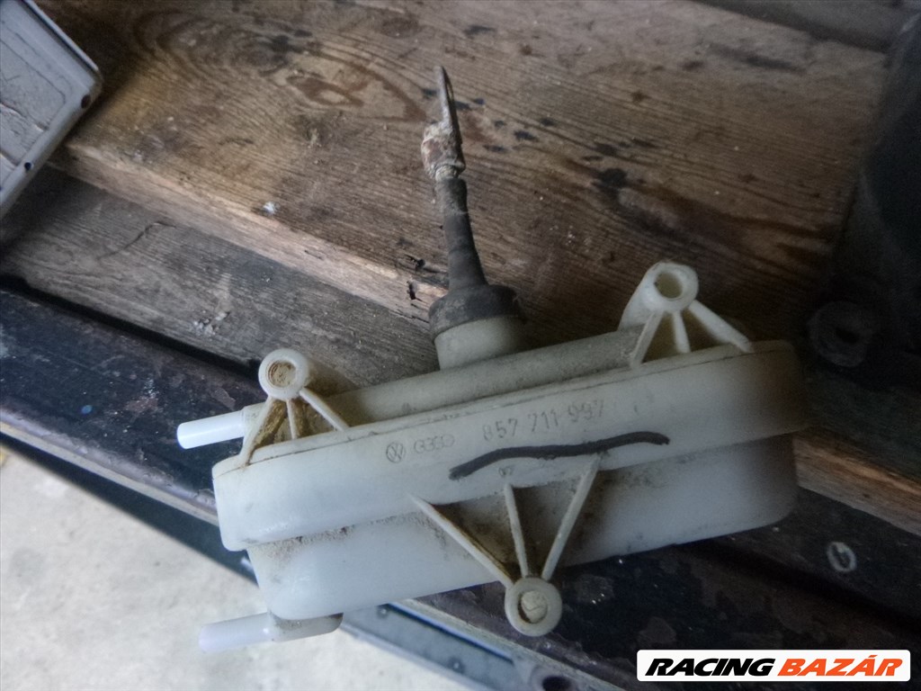 Audi 100 / 200 (C4 - 4A)  857 711 997 használt ajtó vákuum központi zár (működtető vezérlőszelep) 857711997 1. kép