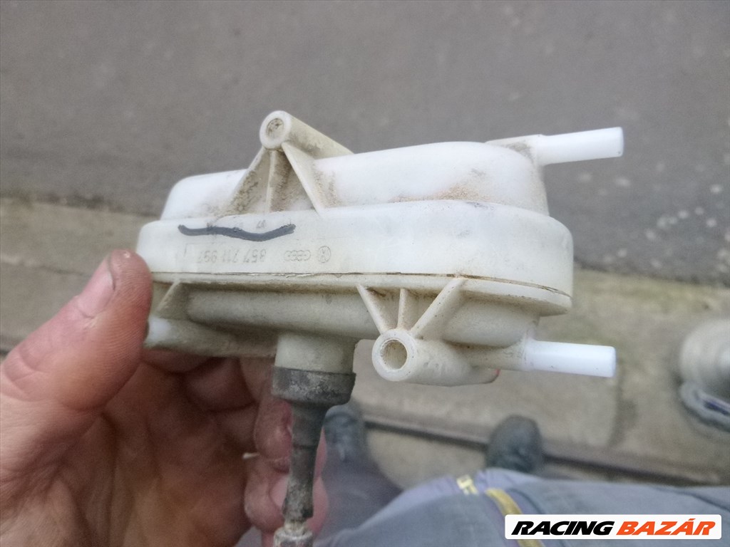 Audi 100 / 200 (C4 - 4A)  857 711 997 használt ajtó vákuum központi zár (működtető vezérlőszelep) 857711997 5. kép