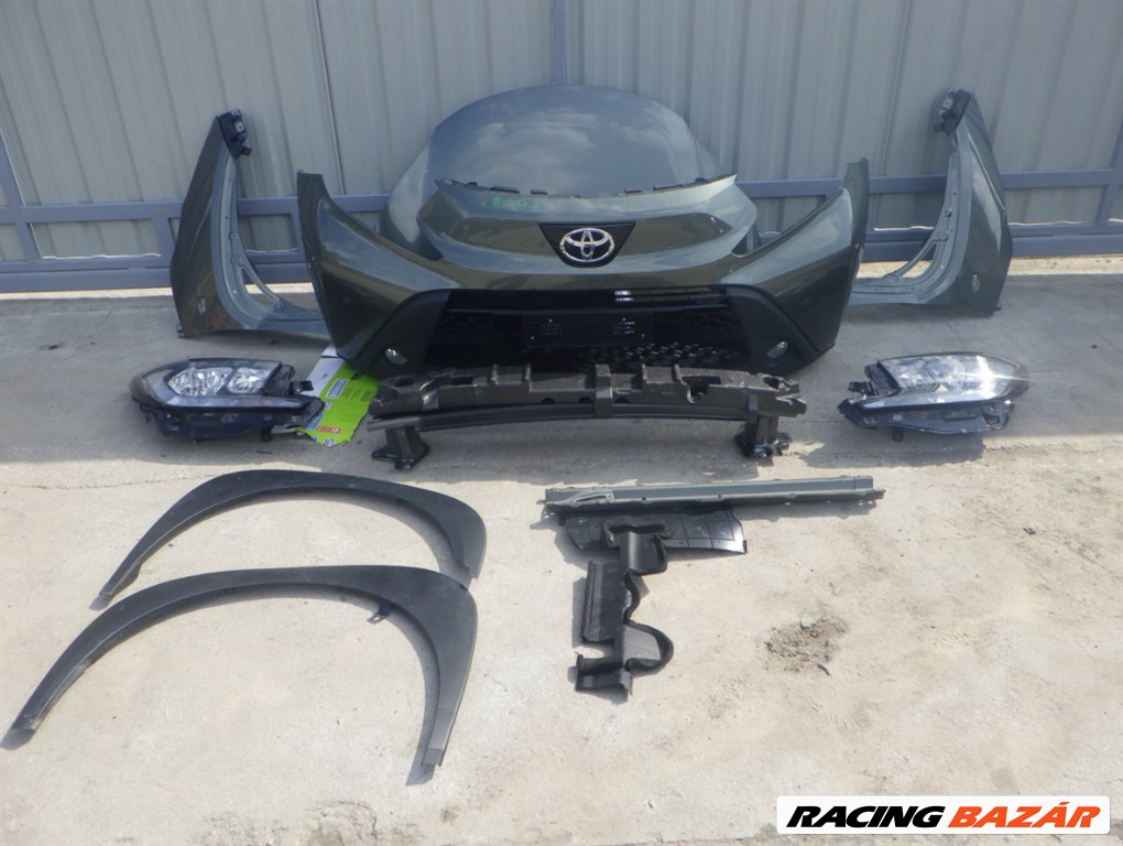 Toyota Aygo X  jobb első fényszóró  1. kép
