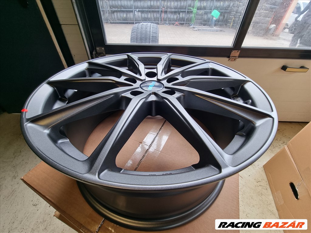  5x114.3 lyukosztású 8JJ 18" új Oxxo alufelni 2. kép