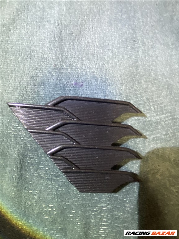 Suzuki Swace, Toyota Corolla (E210) vonószem takaró 1. kép