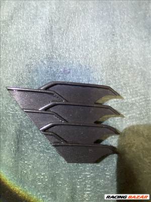 Suzuki Swace, Toyota Corolla (E210) vonószem takaró