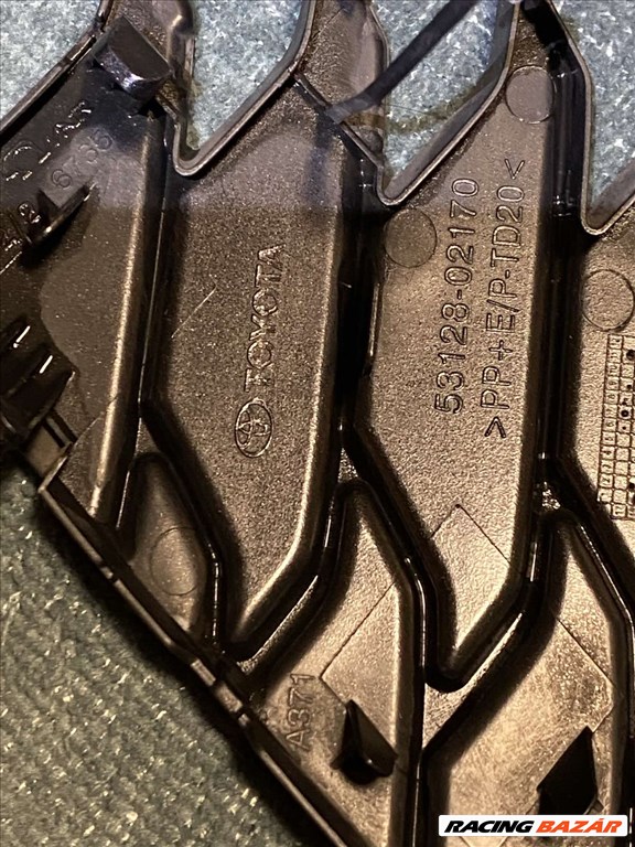 Suzuki Swace, Toyota Corolla (E210) vonószem takaró 2. kép