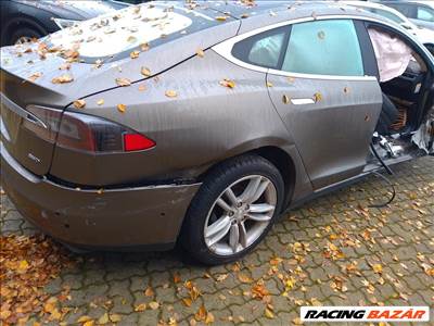 Tesla Model S 85D Alkatrész
