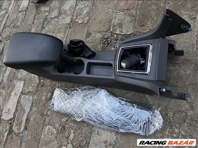 Ford Focus Mk2 Gyári könyöklő 