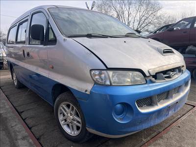 Hyundai H-1 2.5D bontott alkatrészei