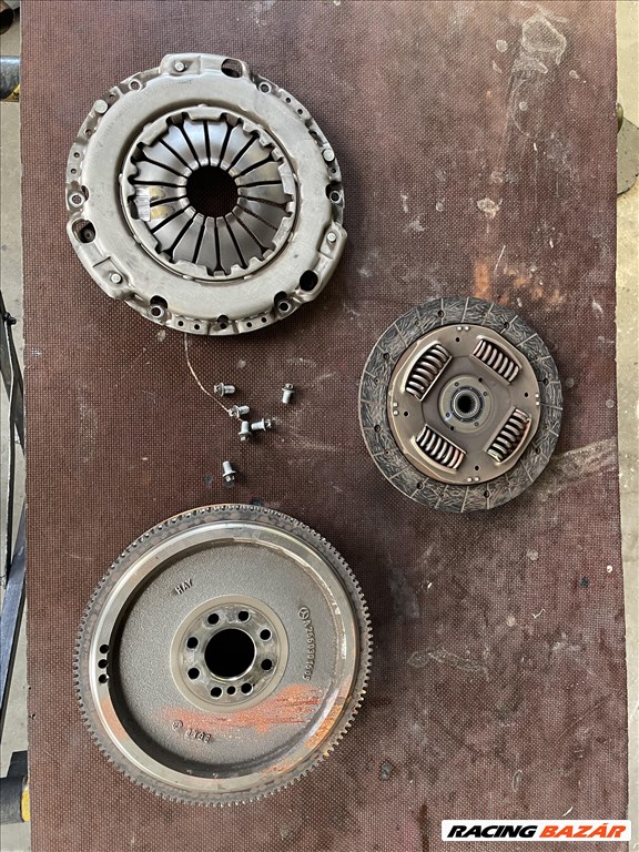 Mercedes A 160 W169 lendkerék kuplungal komplett a2660301605 1. kép