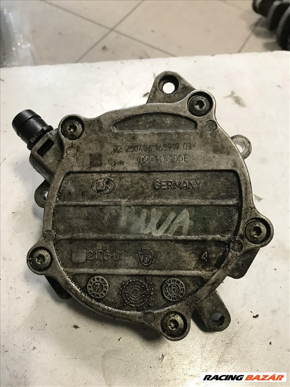 Volkswagen Golf V 2,0 TFSI _ vákuumpumpa 06d145100e 3. kép