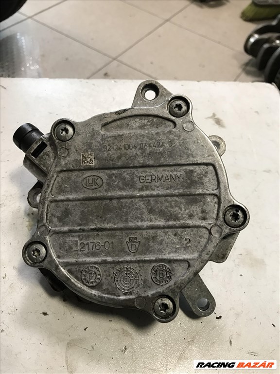 Volkswagen Golf V 2,0 TFSI _ vákuumpumpa 06d145100e 5. kép