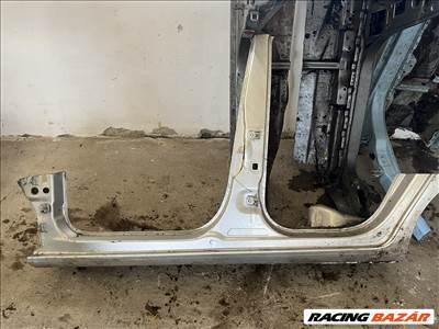 Skoda Fabia II (5J) bal küszöb B oszloppal