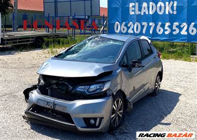 Bontásra: Honda Jazz 1.3 Comfort alkatrészei, karosszéria elemei