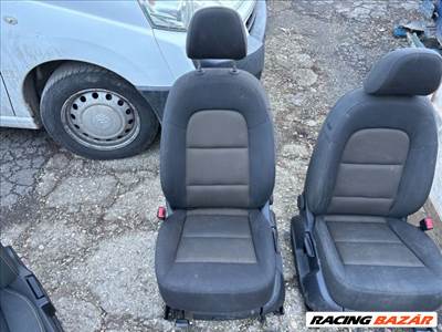 Audi Q3 (8U) AUDI Q3 Bal első Ülés