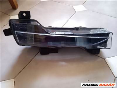 Tesla Model 3 Első ködlámpa 107739600c