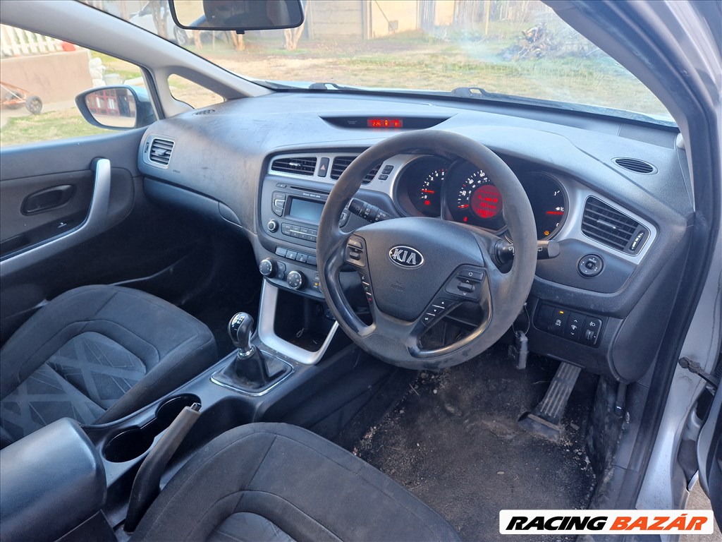 Kia Ceed (JD) kombi 1.4 crdi D4FC bontott alkatrészek, bontás, bontott jármű 10. kép