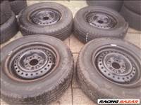  5x114.3 lyukosztású gyári Chrysler lemezfelni, rajta 215/65R15 Kumho téli gumi 