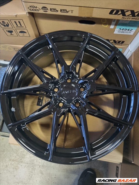  5x112 lyukosztású 8JJ 18" új alufelni 1. kép