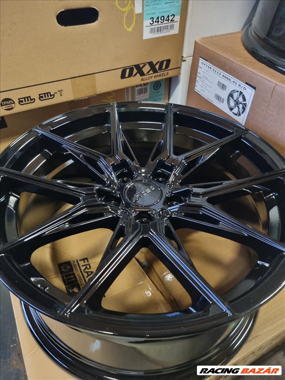  5x112 lyukosztású 8JJ 18" új alufelni 2. kép