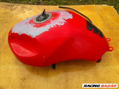 SUZUKI BANDIT 600-AS,1994-ESRŐL FESTÉSHIBÁS BENZINTANK NAGYON OLCSÓN