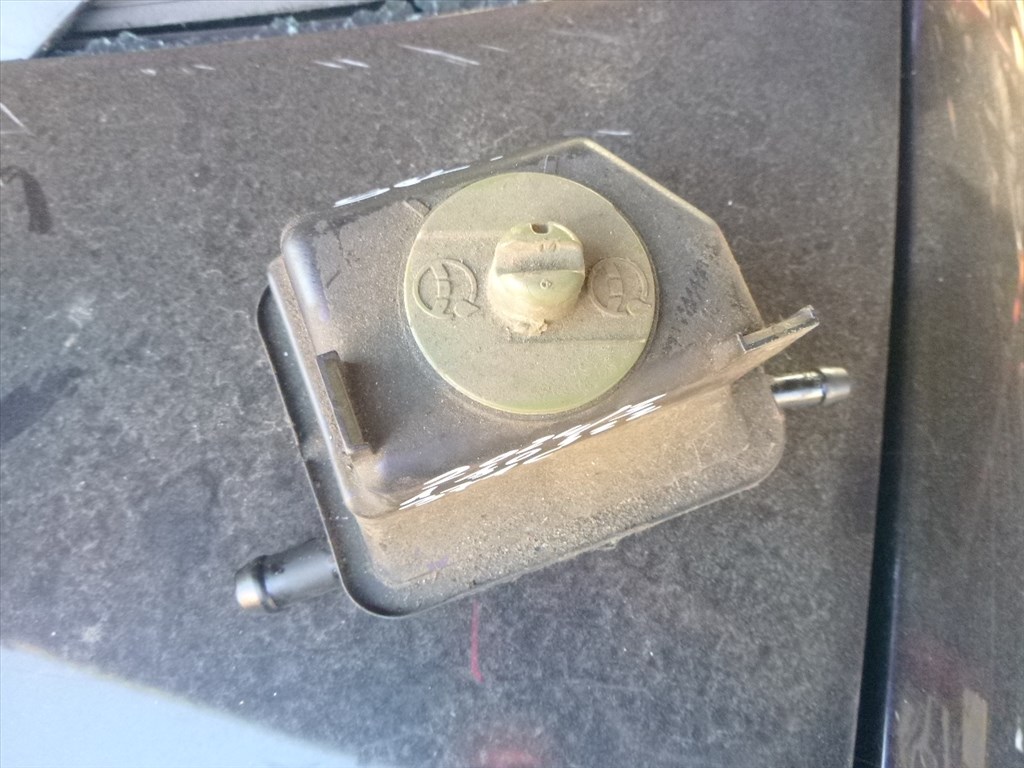 Skoda Octavia I 2000, 1,6 SR szervóolaj tartály 1J0 422 371 C 1j0422371c 2. kép