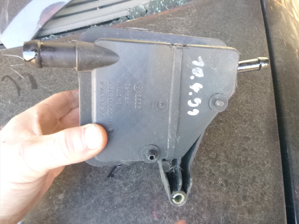 Skoda Octavia I 2000, 1,6 SR szervóolaj tartály 1J0 422 371 C 1j0422371c 3. kép