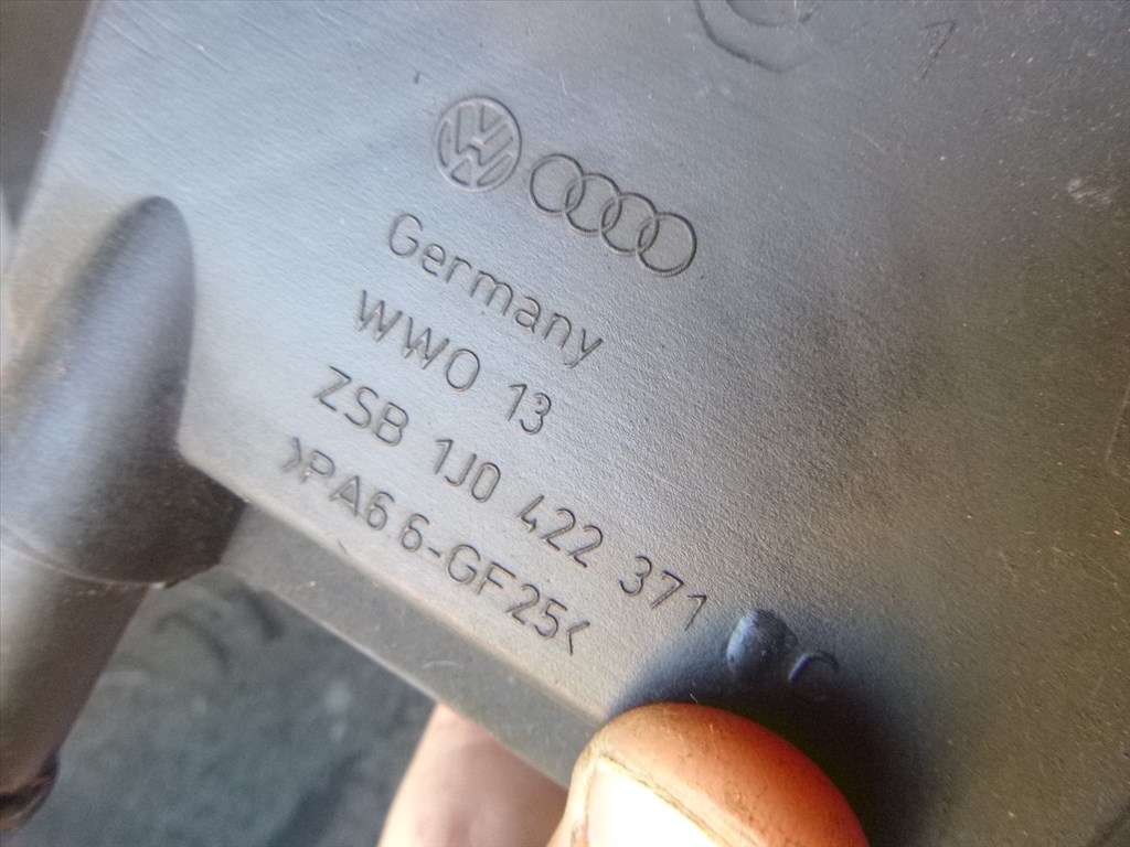 Skoda Octavia I 2000, 1,6 SR szervóolaj tartály 1J0 422 371 C 1j0422371c 4. kép