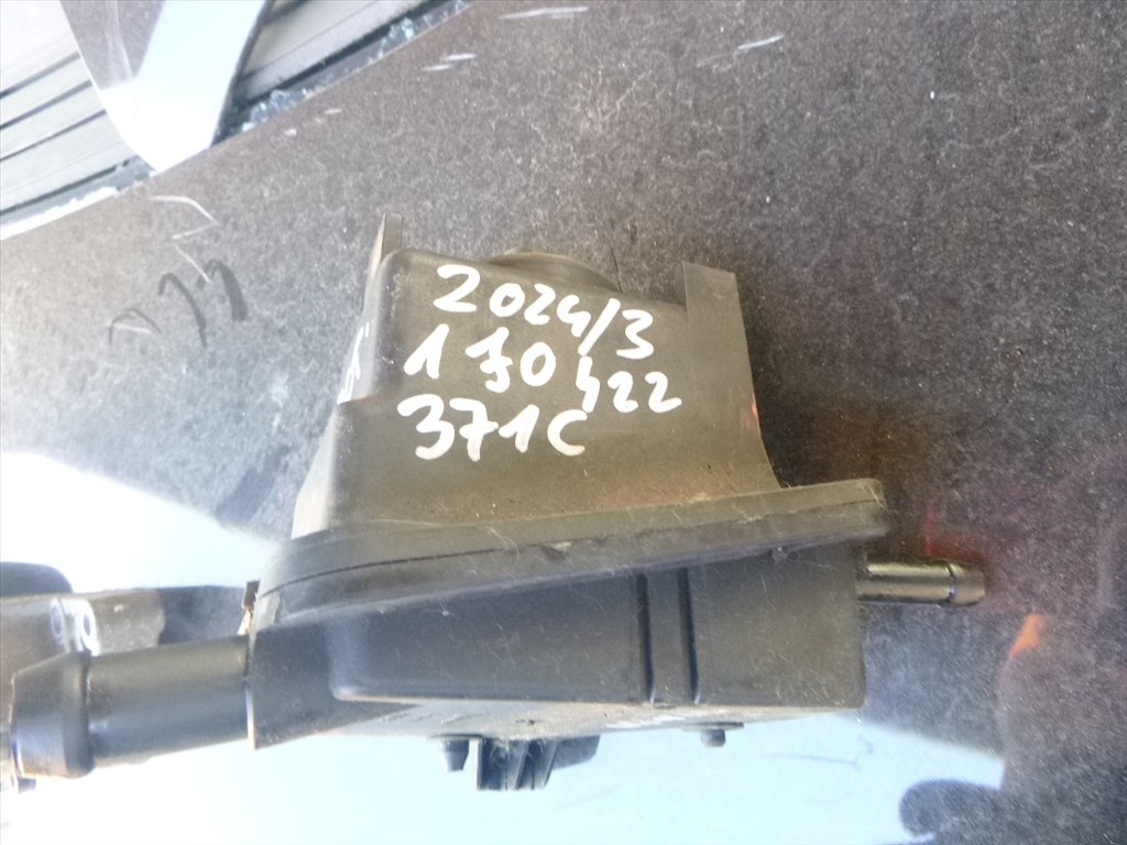 Skoda Octavia I 2000, 1,6 SR szervóolaj tartály 1J0 422 371 C 1j0422371c 5. kép