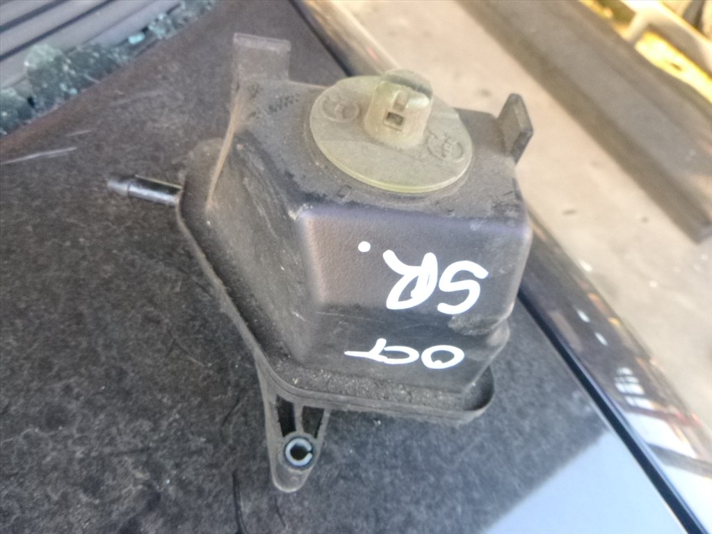 Skoda Octavia I 2000, 1,6 SR szervóolaj tartály 1J0 422 371 C 1j0422371c 1. kép