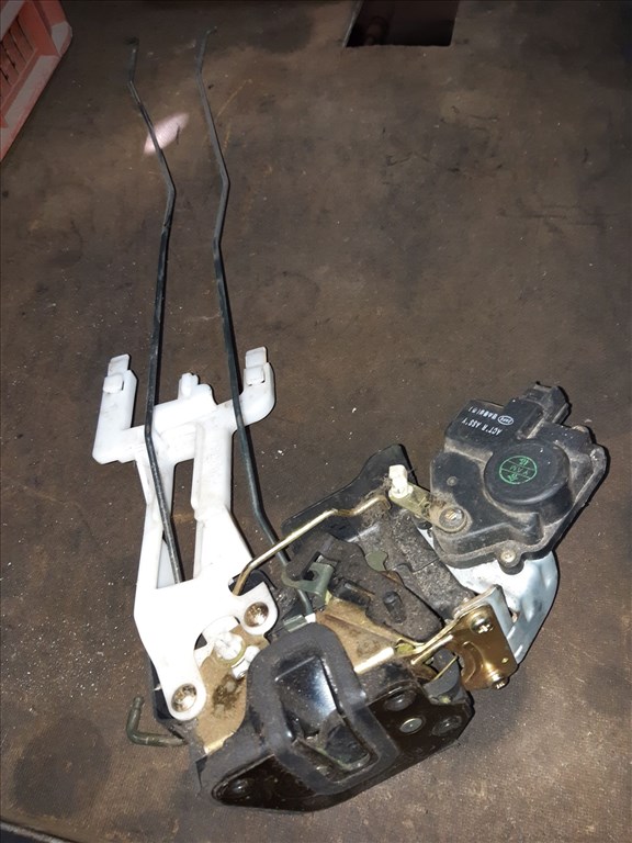 Hyundai Santa Fe Bal Hátsó Ajtó Zárszerkezet + Központizár Motor 1. kép