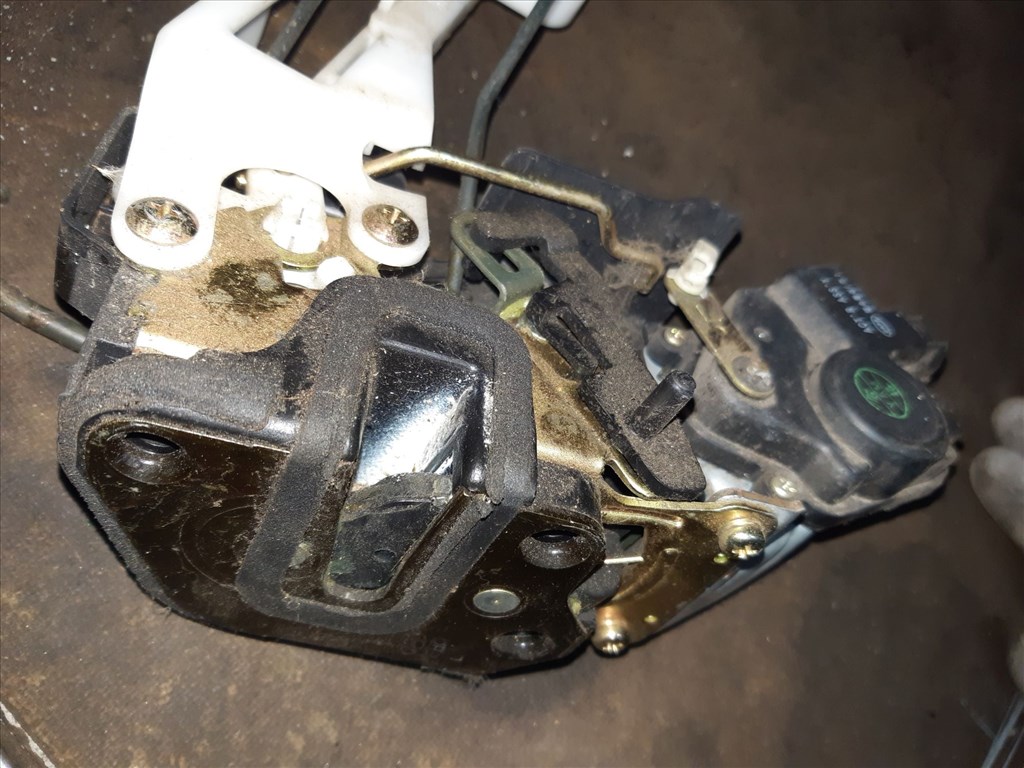 Hyundai Santa Fe Bal Hátsó Ajtó Zárszerkezet + Központizár Motor 2. kép