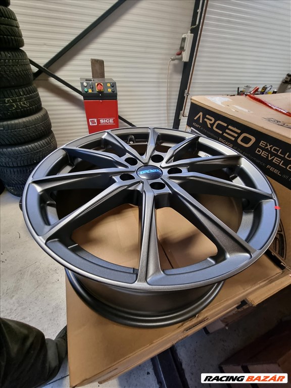  5x114.3 lyukosztású 8J 18" új Oxxo alufelni 3. kép