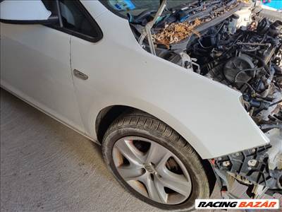 Opel Astra J Jobb első Sárvédő Fehér 6042