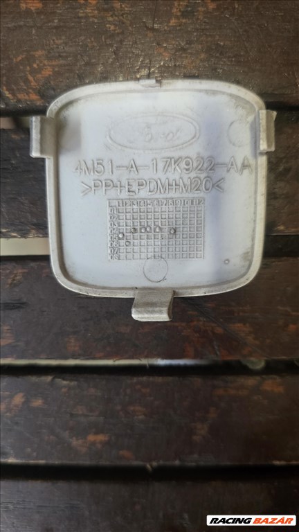 Ford Focus Mk2 hátsó lökhárító fekete vonóhorog fedél 4m51a17k922a 2. kép