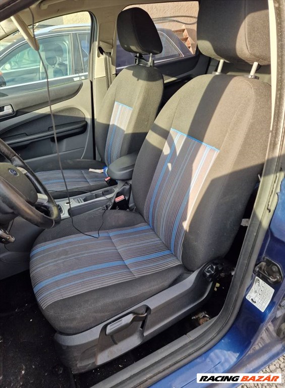 Focus MK 2.5 KOMBI 2011 1.6 tdci 109 le minden alkatrésze eladó LÖKHÁRÍTÓ LÁMPA ÜLÉS SÁRVÉDŐ AJTÓ 7. kép
