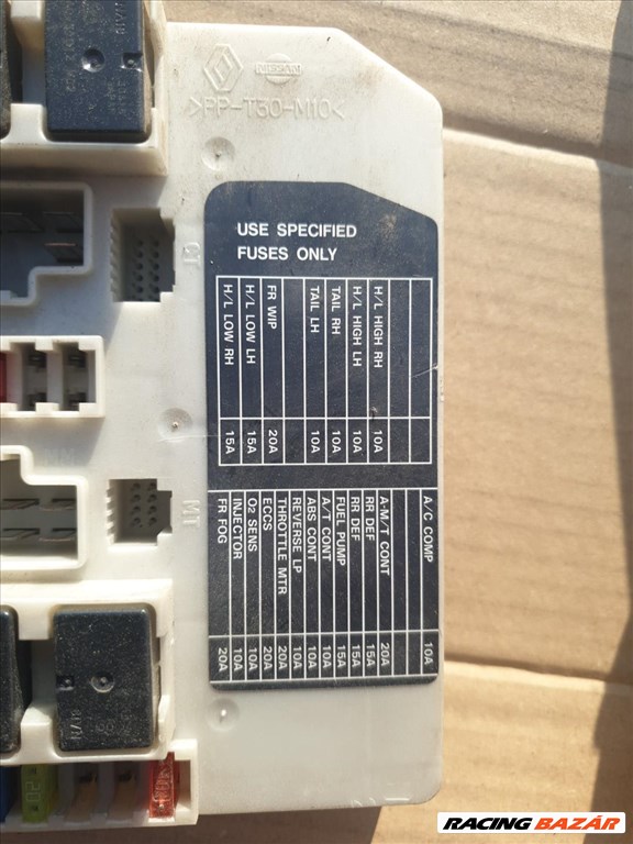 Nissan Micra K12 motortéri biztosítéktábla  2. kép