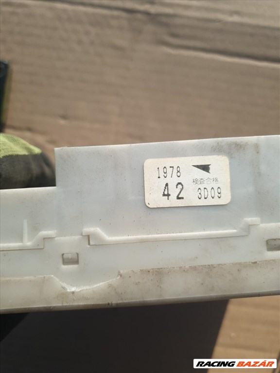 Nissan Micra K12 motortéri biztosítéktábla  3. kép