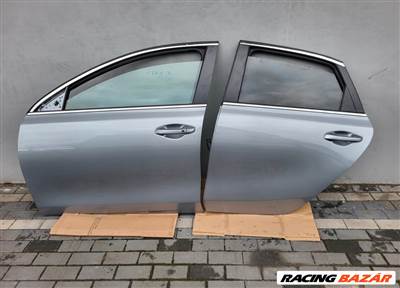 Kia Cee'd (CD) Bal hátsó ajtó  77003j7000