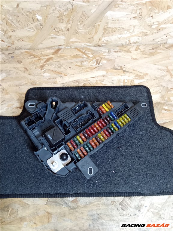 BMW E60/E61 hátsó biztosítéktábla  6906619 1. kép