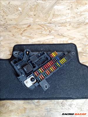 BMW E60/E61 hátsó biztosítéktábla  6906619