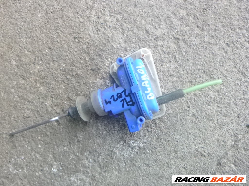Audi 80 (B4 - 8C) bal első központi zár vákuum motor  1. kép