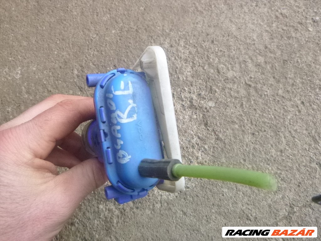 Audi 80 (B4 - 8C) bal első központi zár vákuum motor  2. kép