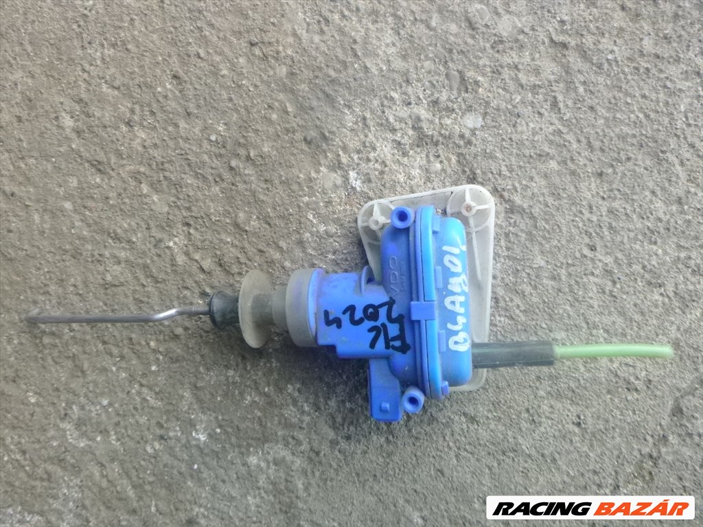 Audi 80 (B4 - 8C) bal első központi zár vákuum motor  4. kép